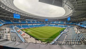 中国足球连续败北：本土球员成长与战术运用待突破，日韩球队优势明显